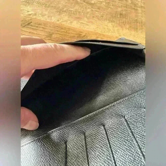 🎉❤️Louis Vuitton Epi Brazza Wallet ~Epi Leather~ Black ~ EUC!~ 💯 % Authentic - Picture 5 of 8